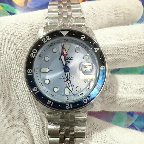 NIB GMT ICE BLUE SEIKO WATCH - Picture 2 of 5